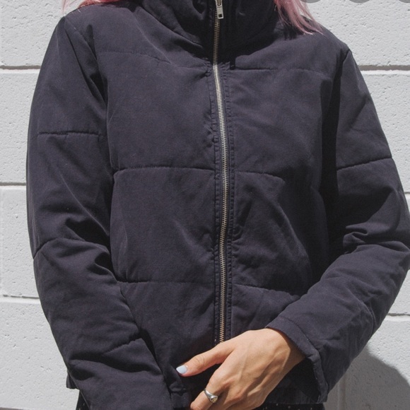 Brandy Melville Jackets & Blazers - Brandy Melville Navy blue puffer